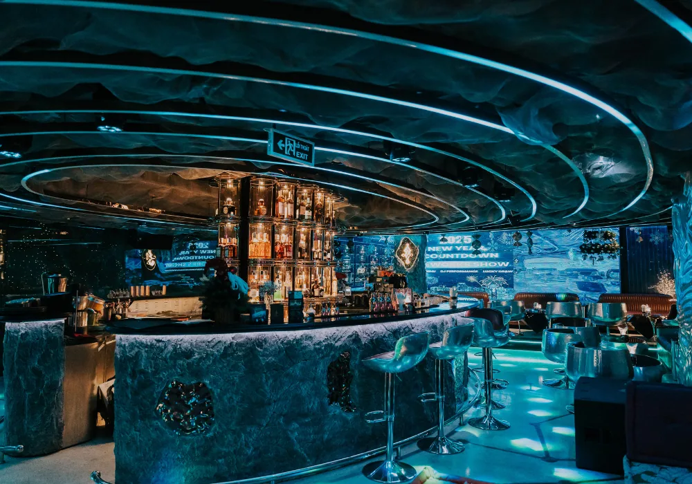 Azura Sky Bar, the bar