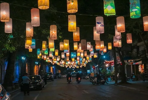 Lanterns on Phung Hung Street