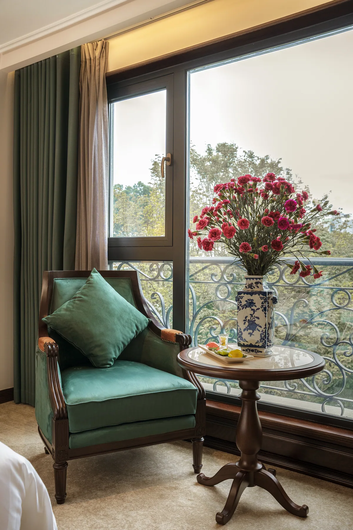 La Belle Suite, looking to the balcony